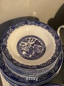 Blue and white Blue Willow 8 piece place setting