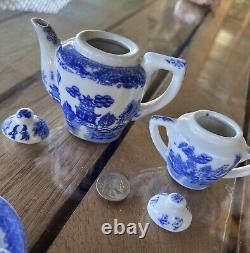 Blue and white child's tea set, 16 pieces